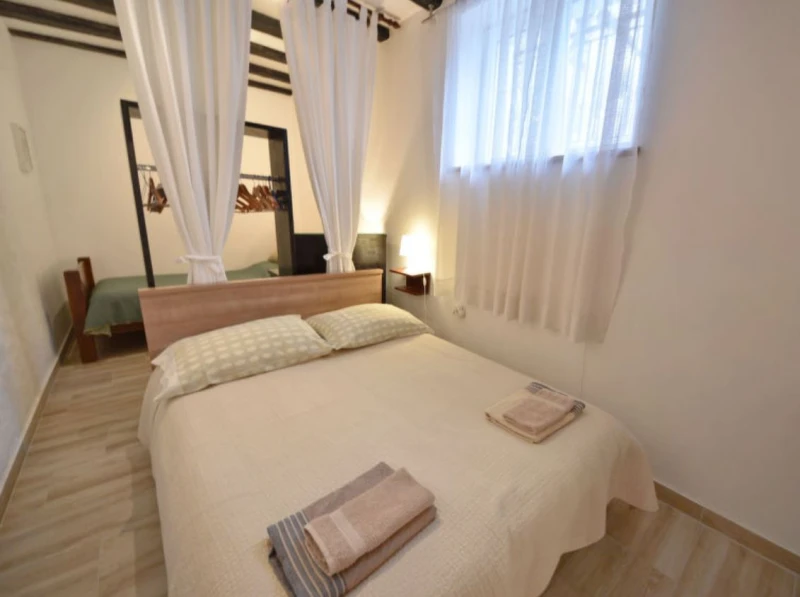 in a quiet position,across the sea +beautiful view, Camere