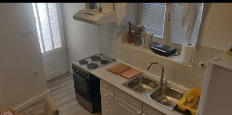 in a quiet position,close to sea 1, Cucina