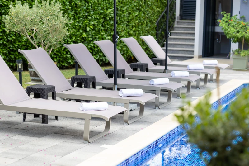 EXTÉRIEUR ET PISCINE