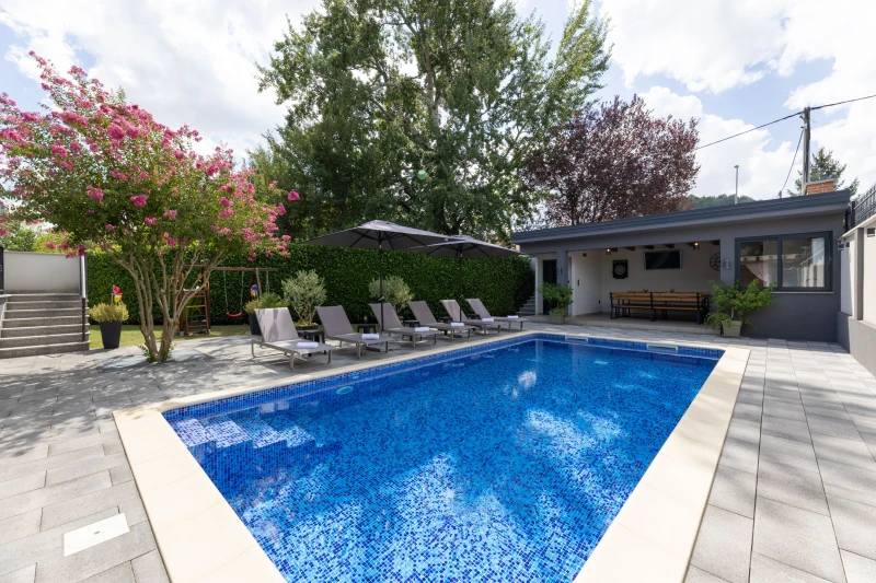 EXTÉRIEUR ET PISCINE