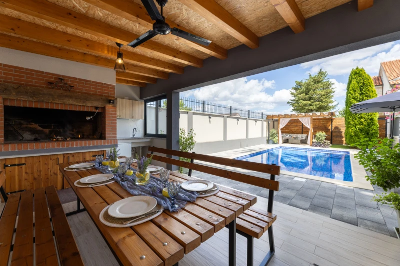 EXTÉRIEUR ET PISCINE