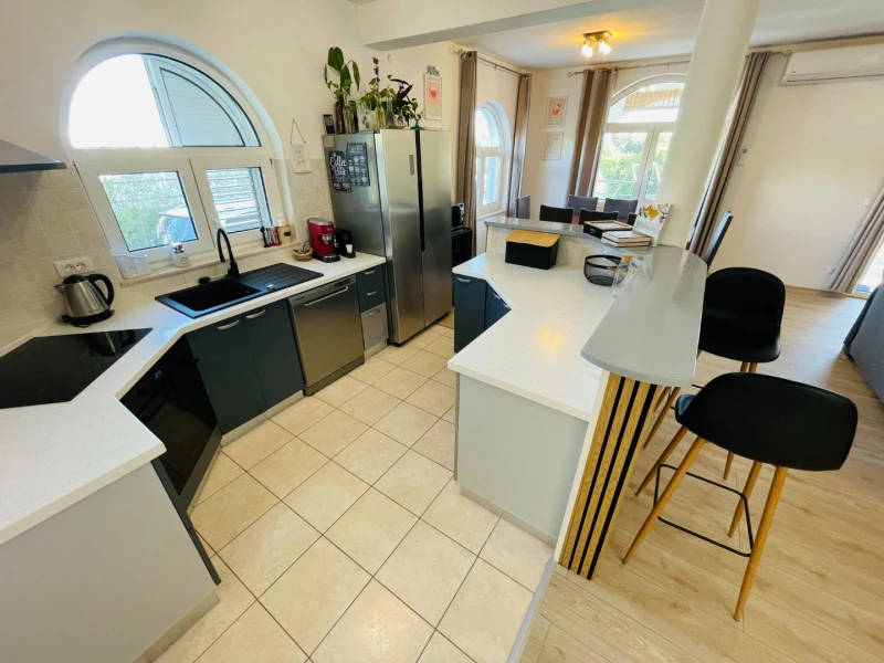 Interior photo gallery