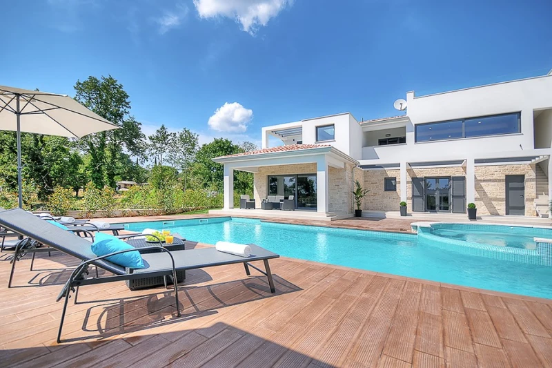 Villa Onyx, Višnjan