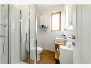 Apartment 2, Bathroom / WC