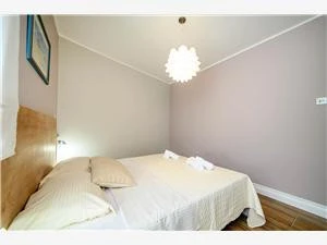 Apartment 3, Bedrooms