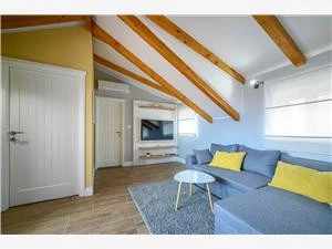 Apartment 5, Living room