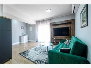 Apartment 4, Living room