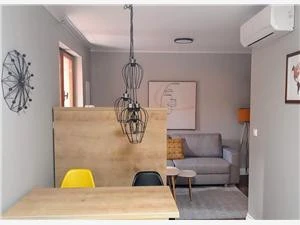 Apartment 3, Living room
