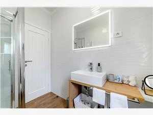 Apartment 1, Bathroom / WC