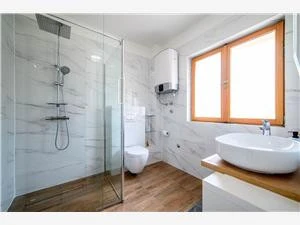 Apartment 4, Bathroom / WC