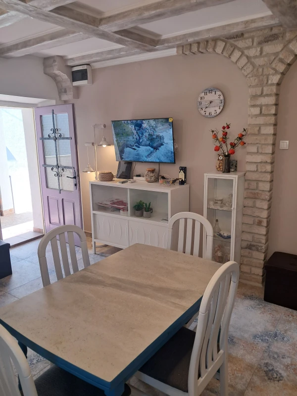 Apartman 1, Dnevni boravak