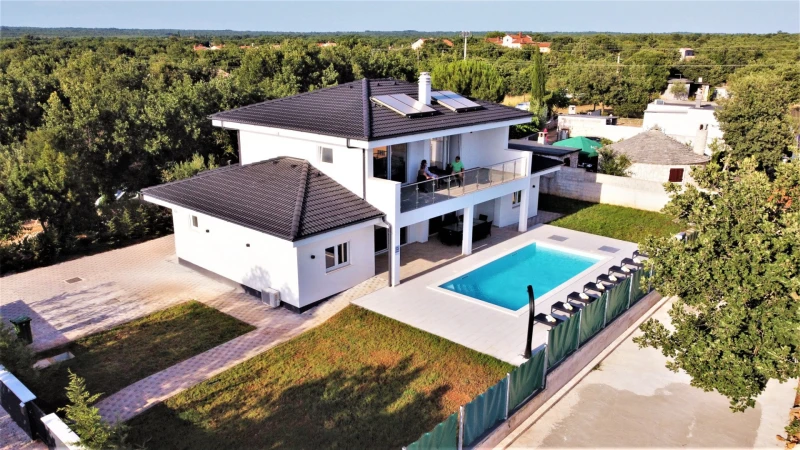 Villa Hedonistra, Batvači