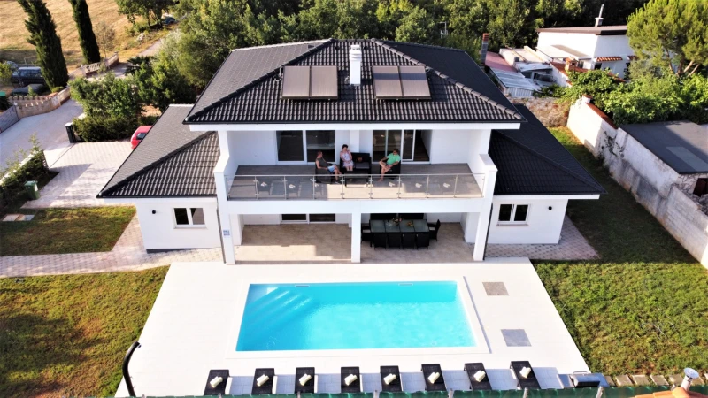 Villa Hedonistra, Batvači