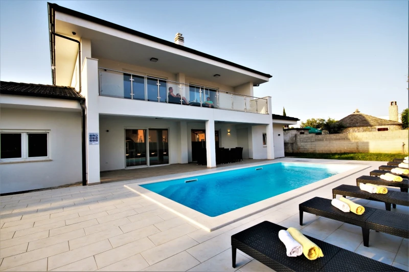 Villa Hedonistra, Batvači