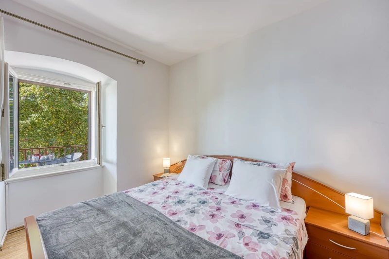 Apartment 8, Bedrooms