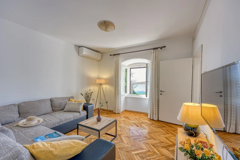 Apartment 8