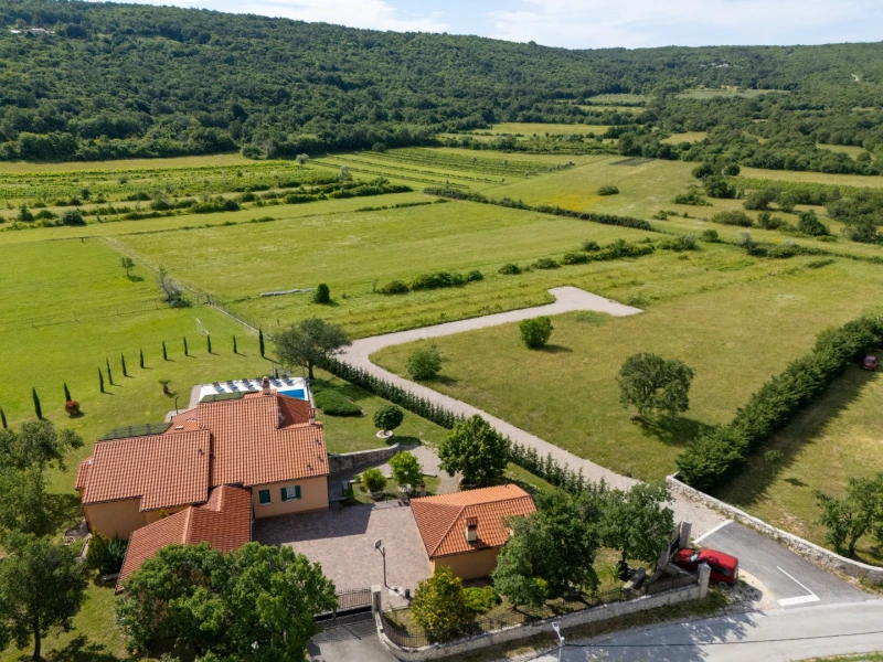 Villa Dani, Salakovci