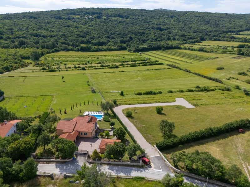 Villa Dani, Salakovci
