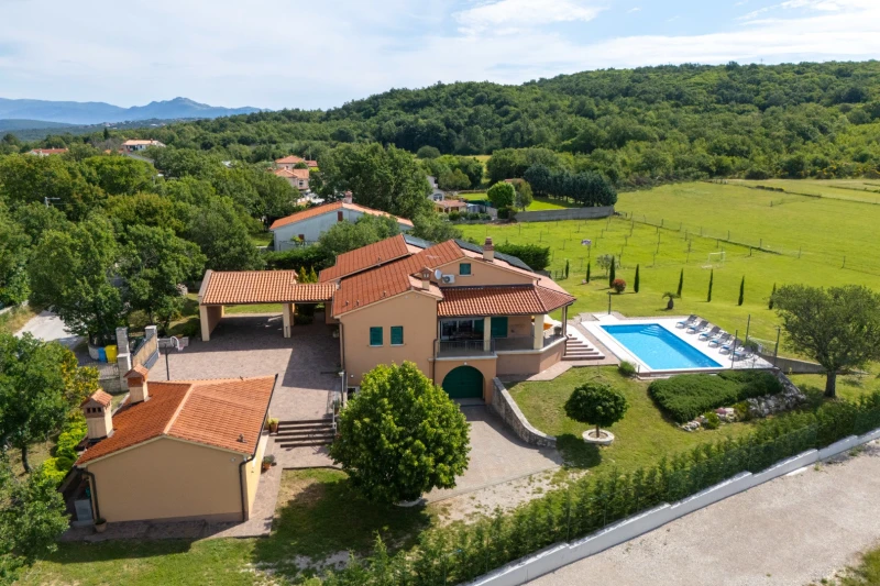 Villa Dani, Salakovci