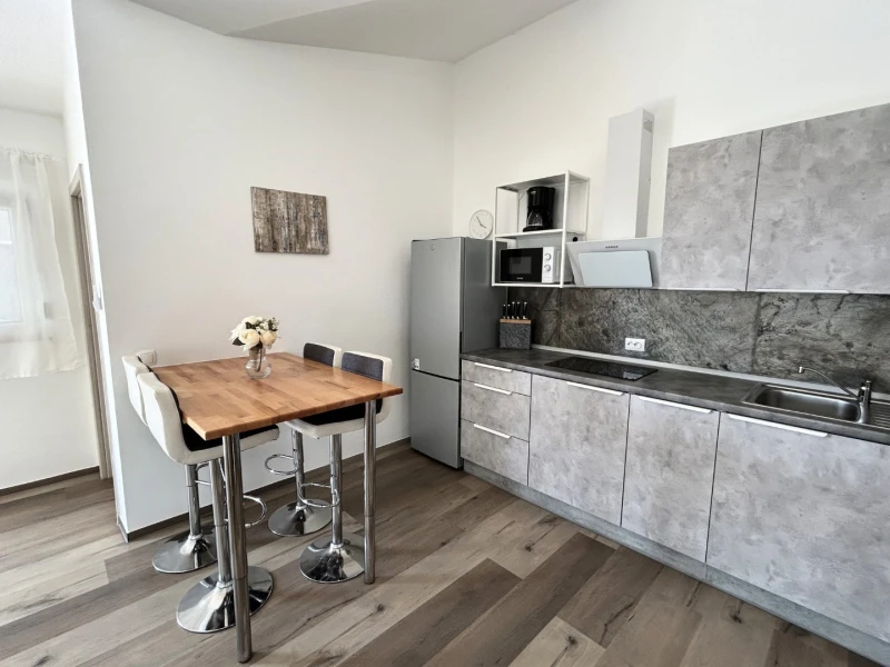 Apartment 1, Küche