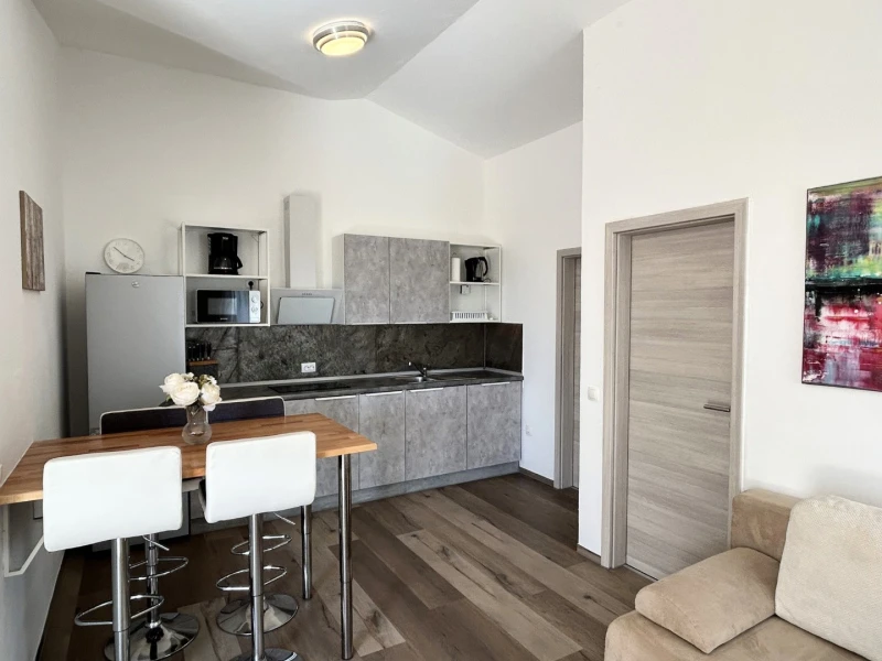Apartment 1, Küche