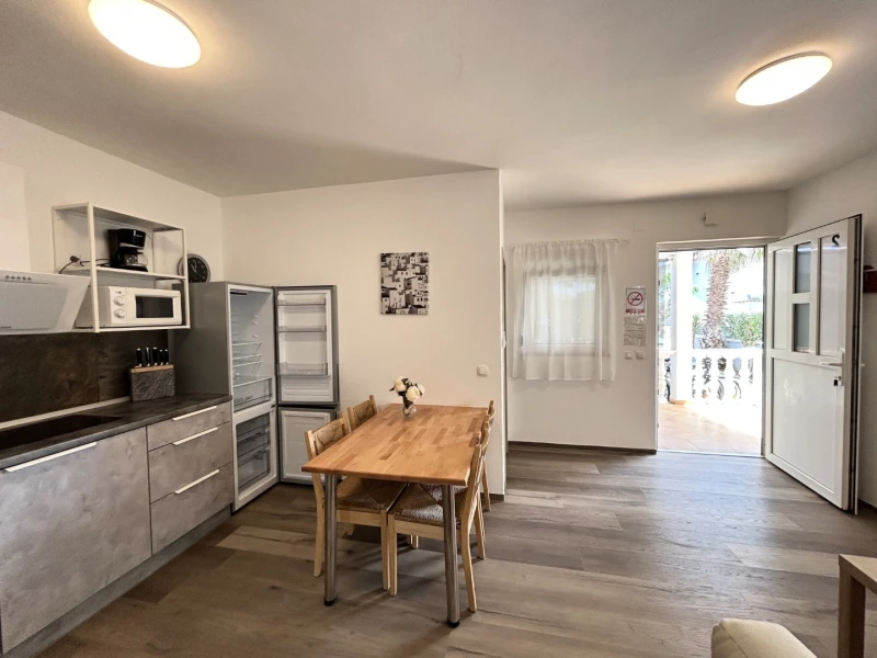 Apartment 3, Küche