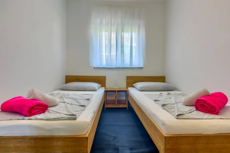 Apartment 2, Zimmer