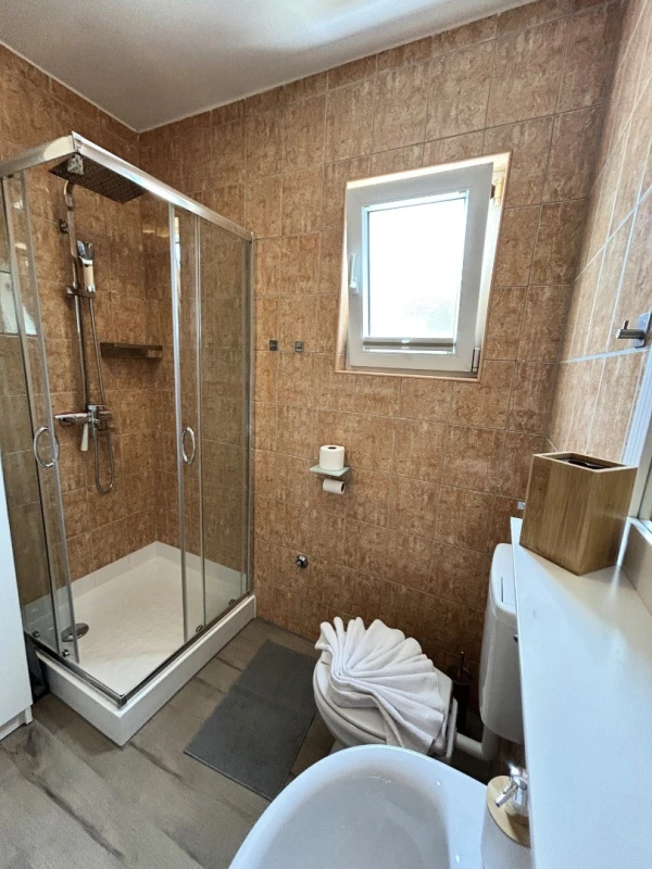 Apartment 1, Badezimmer / WC
