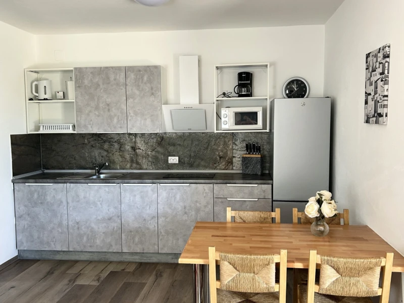 Apartment 3, Küche