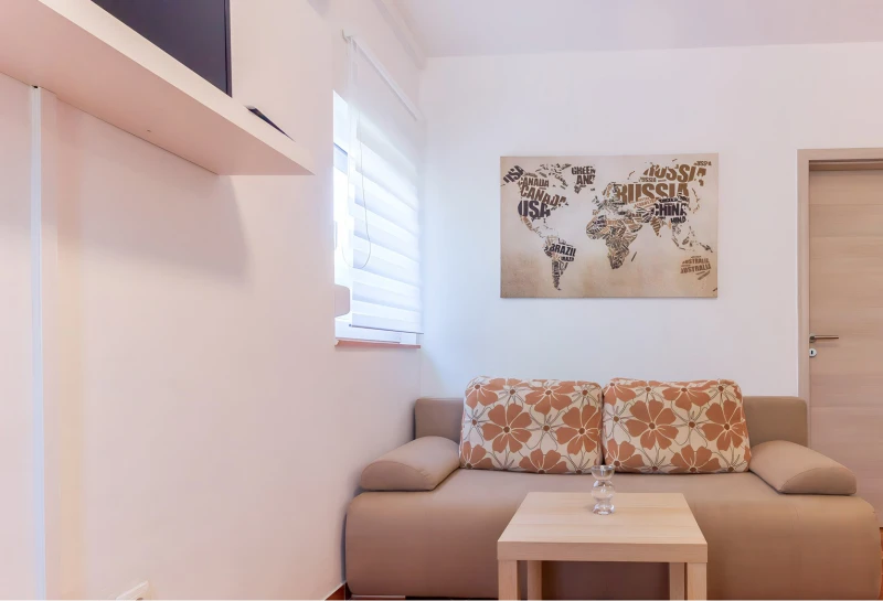 Apartment 3, Wohnzimmer