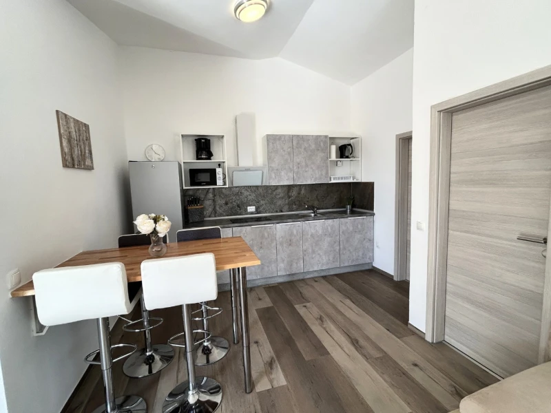 Apartment 1, Küche