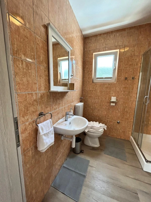 Apartment 3, Badezimmer / WC