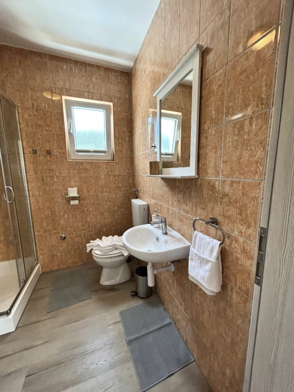 Apartment 2, Bathroom / WC