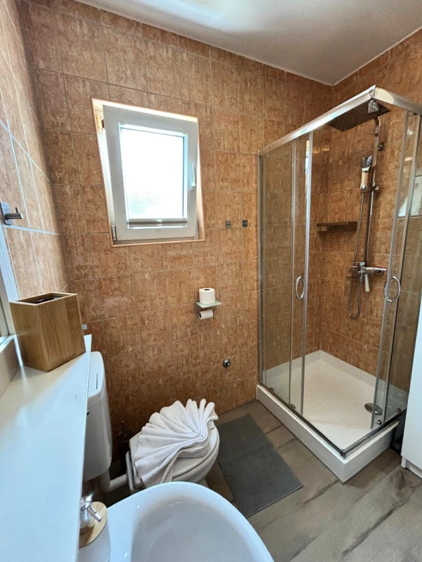 Apartment 3, Badezimmer / WC