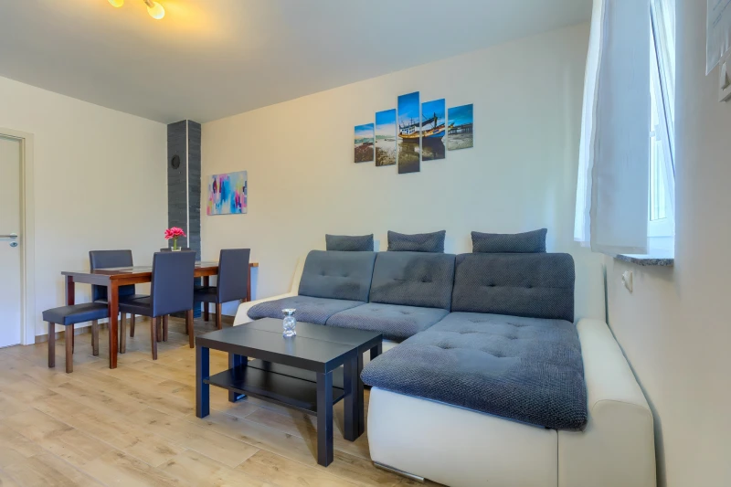 Apartment 2, Wohnzimmer