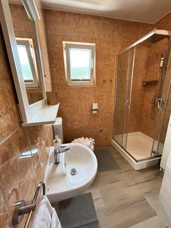 Apartment 3, Badezimmer / WC