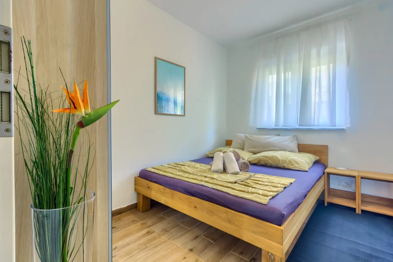 Apartment 2, Zimmer
