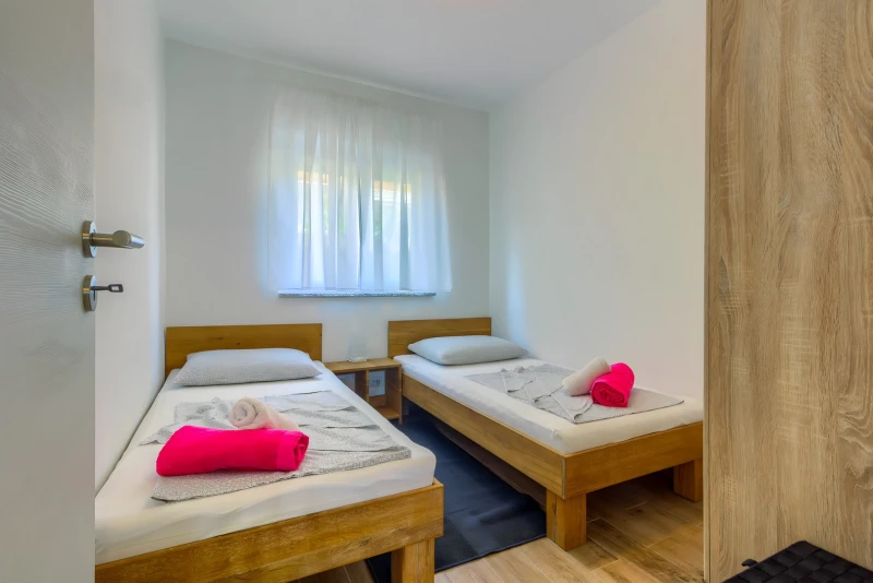 Apartment 2, Zimmer