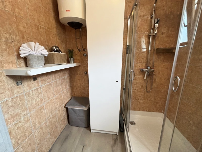 Apartment 2, Bathroom / WC