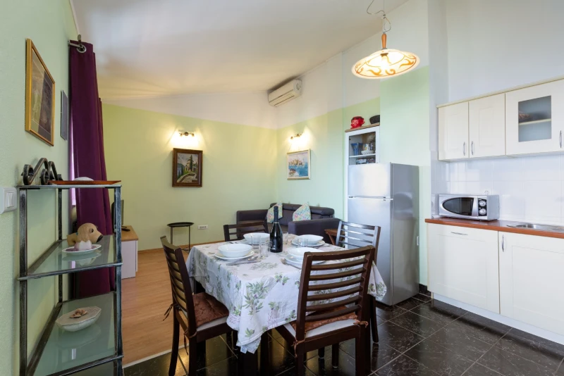 Apartman 2, Dnevni boravak