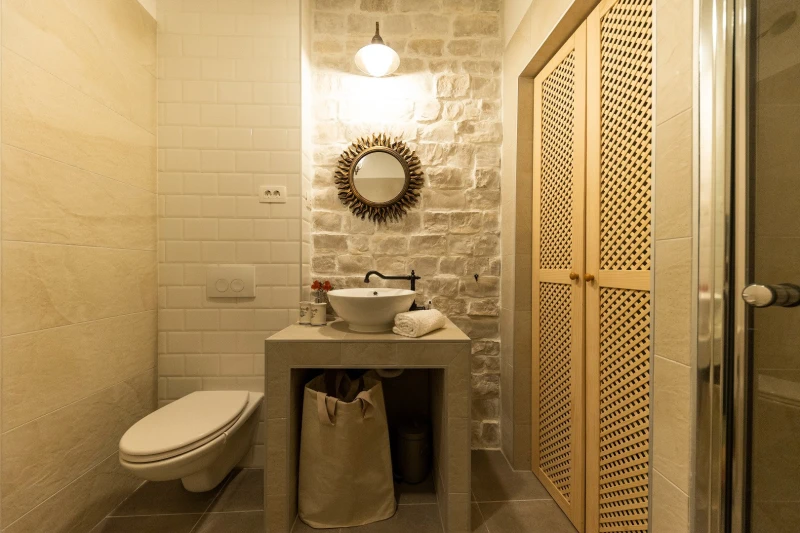 NOSTROMO, Bathroom / WC