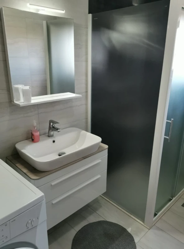 Apartment 1, Kupaonica / wc