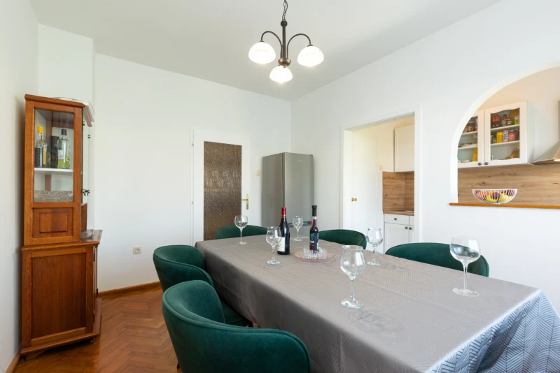 Apartment 3 (Apartment)