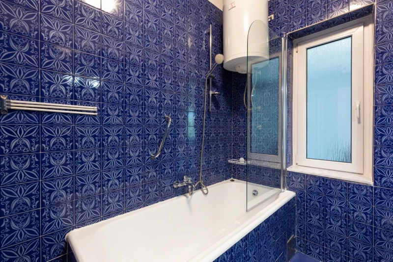 Apartment 3, Bathroom / WC