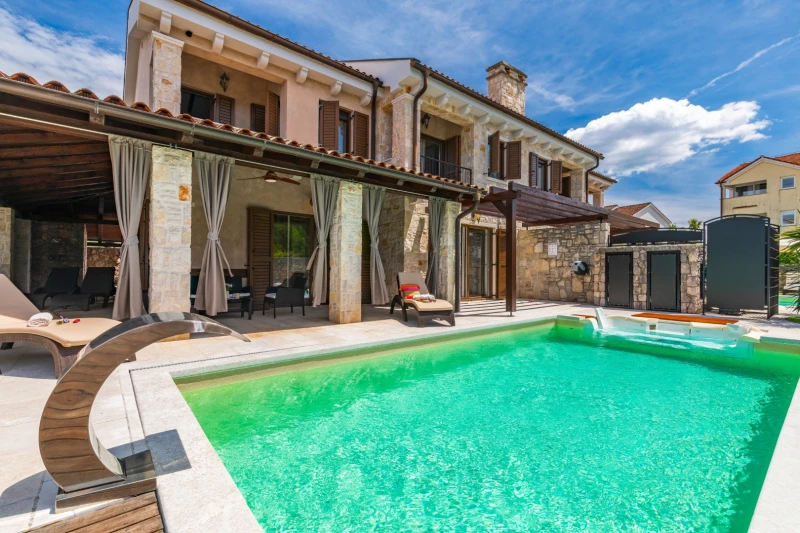 Luxury Villa Bernarda, Porat
