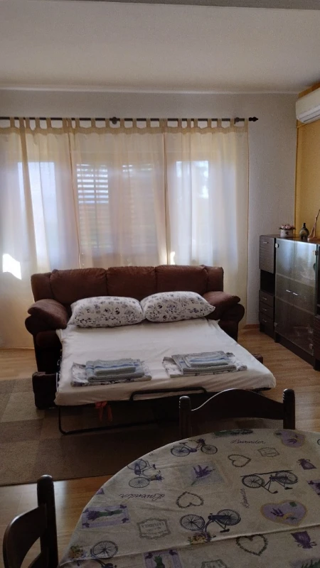 Apartment 3, Living room