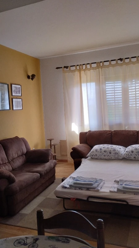 Apartment 3, Living room