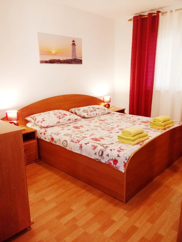 Apartman Davorka, sa velikim vrtom i igralištem za djecu, Sobe