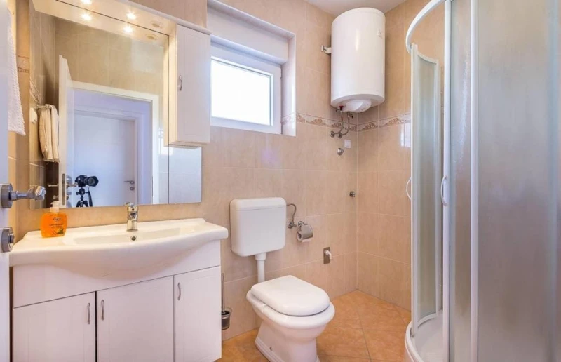 Apartman sa 2 spavaće sobe na 2.katu, Kupaonica / wc
