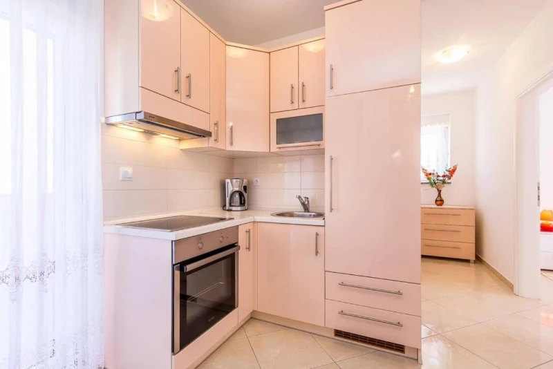 Apartman sa 2 spavaće sobe na 1.katu, Kuhinja